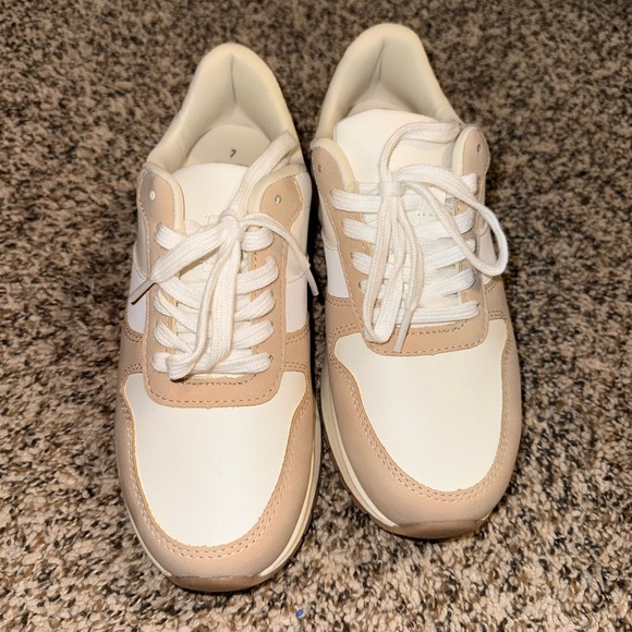 Time and Tru Women's White and Tan Sneakers - Picture 4 of 4